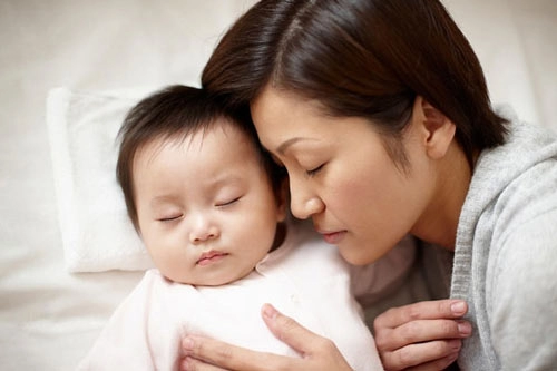 6 lí do tôi không tách con ngủ riêng khỏi bố mẹ - 1