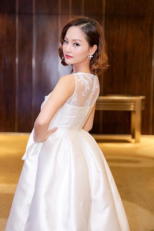 Diễm my 9x gây hiểu lầm vì trang điểm gò má cao - 13