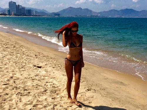 Hà anh bật mí bí kíp tạo dáng với bikini mà không bị phô - 5