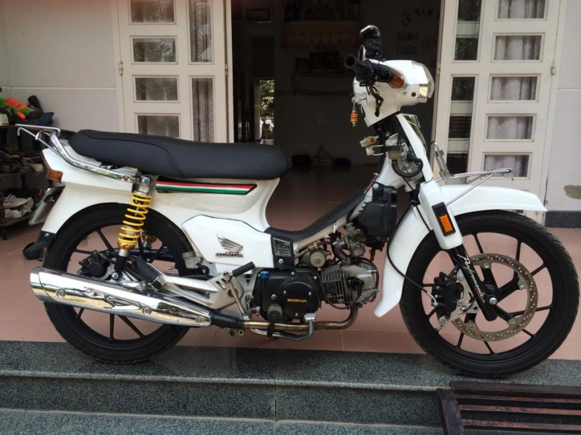 Honda dream độ đầy phong cách và chất chơi - 6