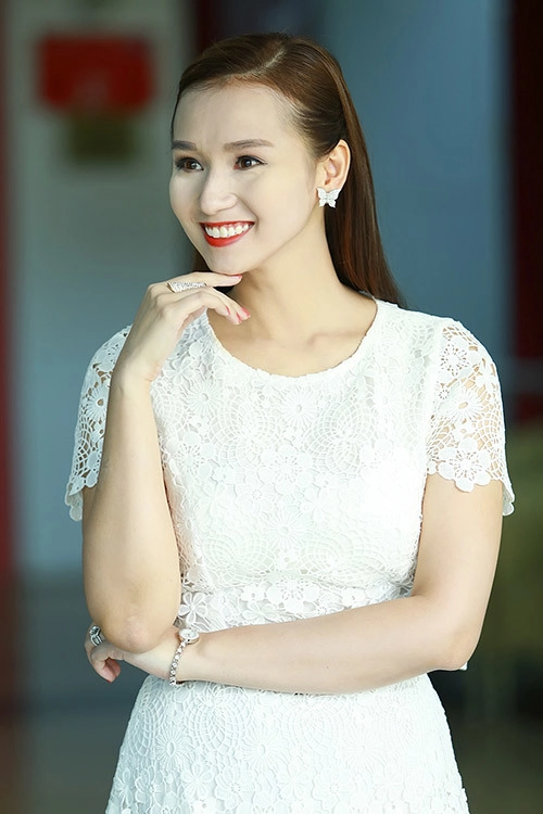 Lỗi trang điểm không muốn nhìn lại của sao việt 2015 - 1