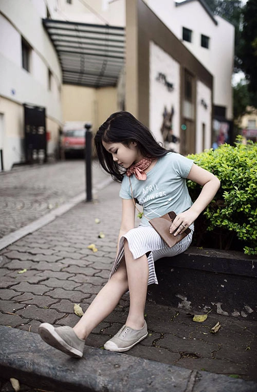 ngất ngây bé gái hà nội 8 tuổi xinh như hotgirl đàn chị - 2