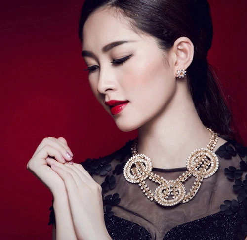 Những lần trang điểm đậm hiếm hoi của hoa hậu thu thảo - 1