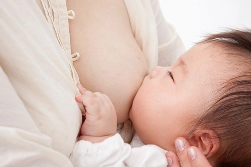 Sai lầm giật mình khiến bé quấy mẹ cả đêm không ngủ - 1