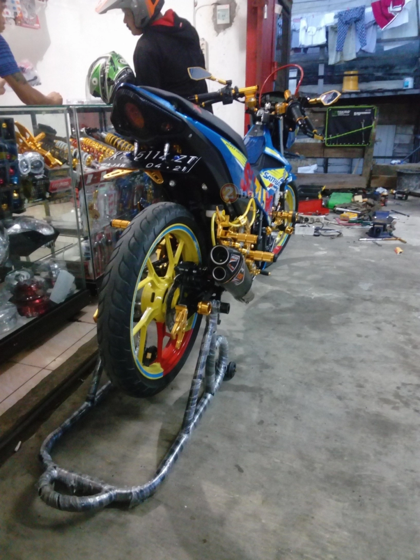Satria f150 fi độ lung linh với rất nhiều đồ chơi chất - 5