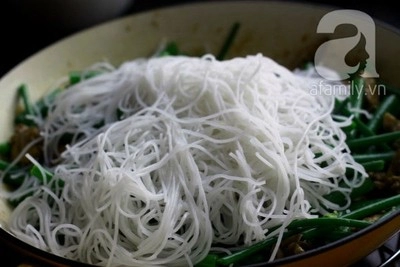 Bún xào lòng gà đổi món cho bữa sáng - 14