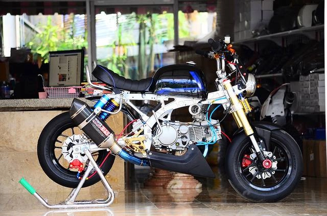 Những chiếc honda chaly độ khủng từ các nước - 1