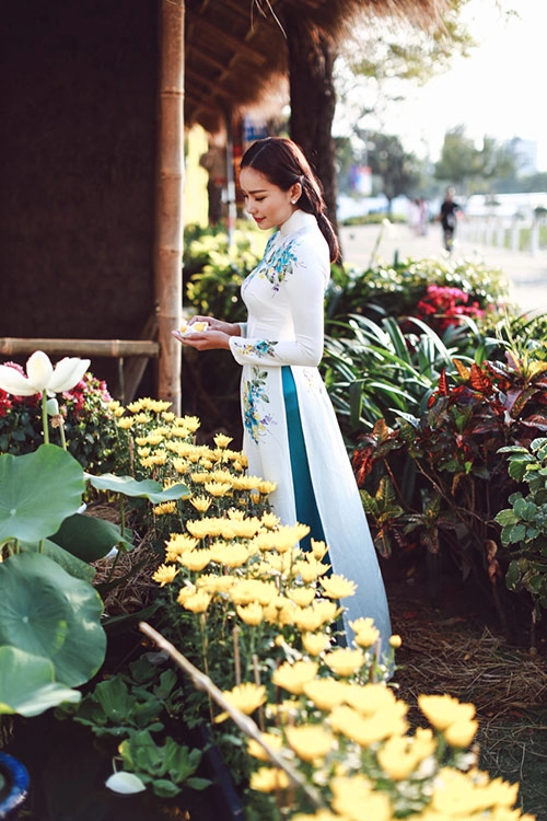Phan như thảo đẹp nao lòng trong tà áo dài nền nã - 4