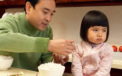 3 sai lầm cực lớn của cha mẹ việt khiến trẻ càng ngày càng biếng ăn - 2