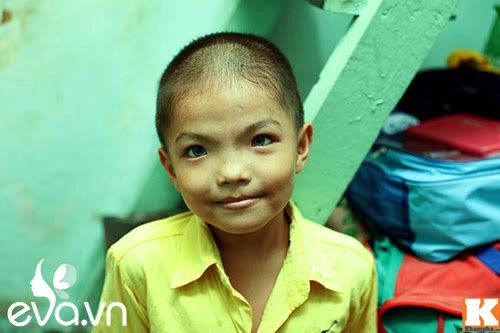 ám ảnh đôi mắt xanh ngọc bí ẩn của 2 đứa trẻ lớn lên từ khu ổ chuột sài gòn - 2