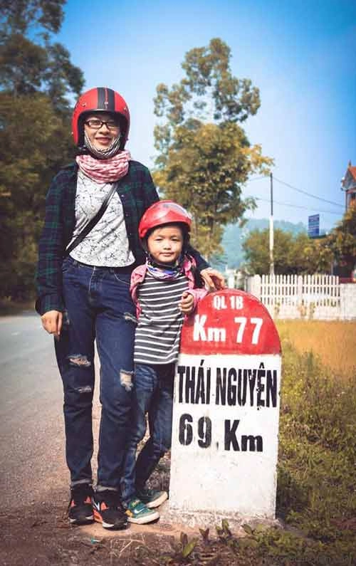 Ngưỡng mộ bà mẹ trẻ cho con đi phượt từ khi 2 tuổi - 2