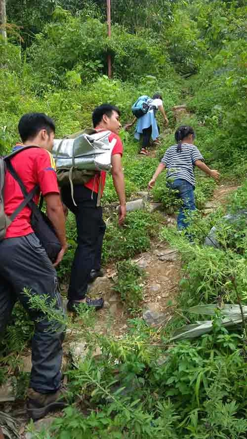 Ngưỡng mộ bà mẹ trẻ cho con đi phượt từ khi 2 tuổi - 7