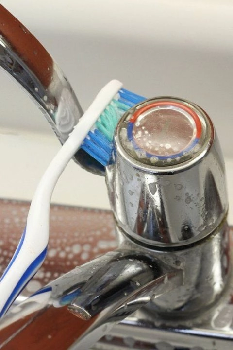 7 vật dụng trong nhà phải cọ bằng bàn chải đánh răng - 6