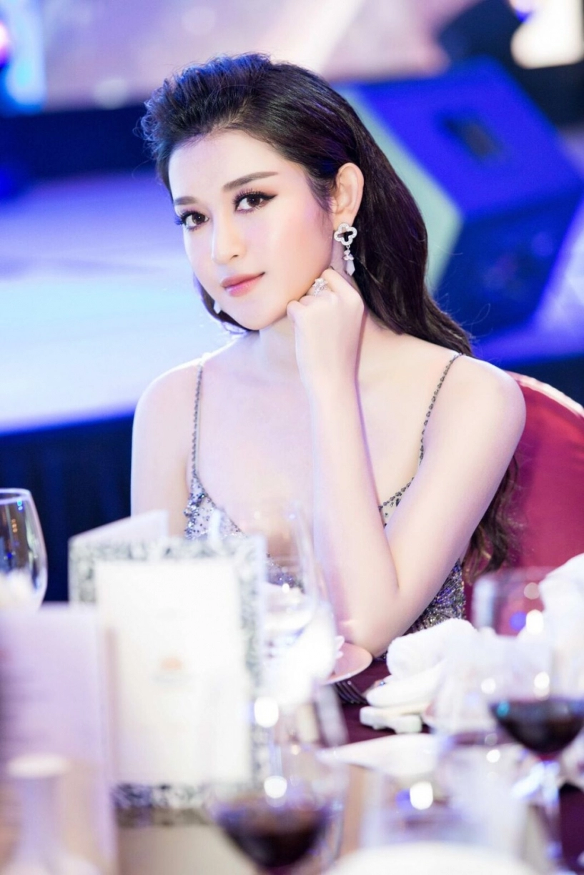 Á hậu huyền my đọ lưng trần gợi cảm cùng mai phương thúy - 1