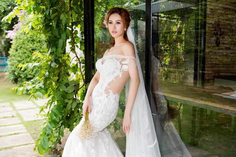 Á hậu thanh hoài thay 4 mẫu váy cưới bên mỹ nam ngoại quốc - 1