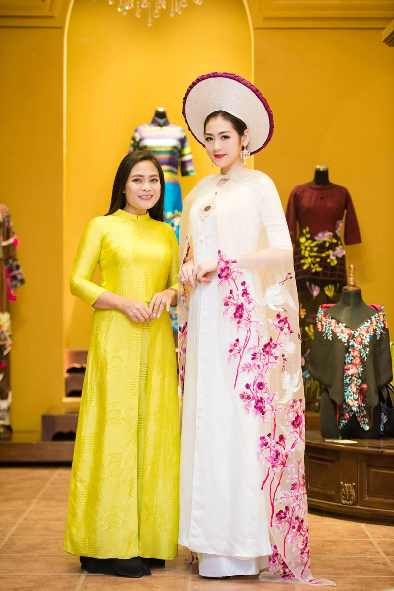 Á hậu tú anh đẹp mê hồn sau sự cố trên sóng truyền hình - 7