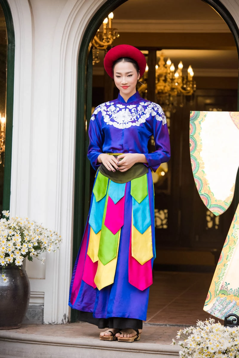Á hậu tú anh đẹp mê hồn sau sự cố trên sóng truyền hình - 13