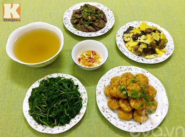 Bữa cơm ngày mưa giản dị chỉ 80000 đồng - 1