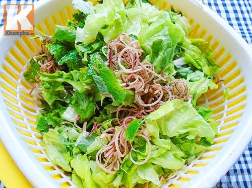 Thưởng thức bánh đa cua thập cẩm đầy hấp dẫn - 8