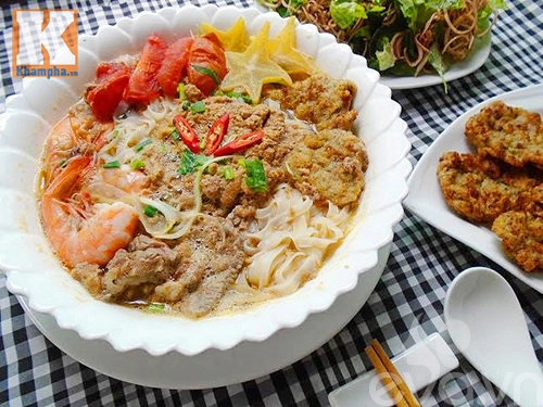 Thưởng thức bánh đa cua thập cẩm đầy hấp dẫn - 9
