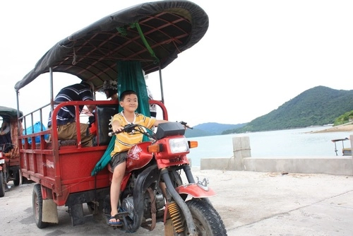 10 phương tiện du lịch độc đáo tại việt nam