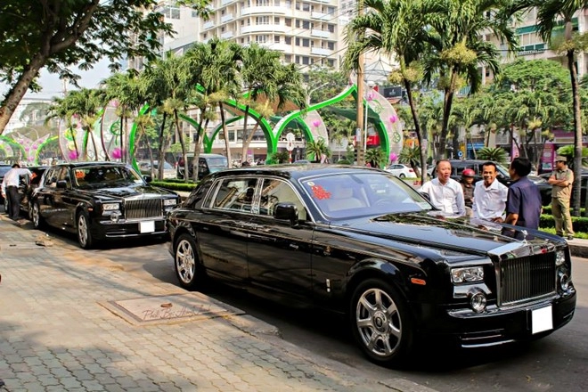 Ảnh đẹp siêu xe 2812 phantom rồng rước dâu ở sài gòn