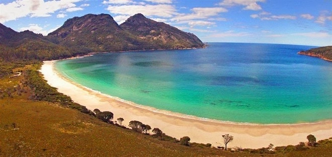 Bãi biển trăng lưỡi liềm tuyệt đẹp ở australia