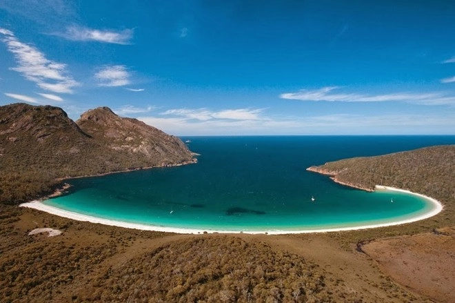Bãi biển trăng lưỡi liềm tuyệt đẹp ở australia