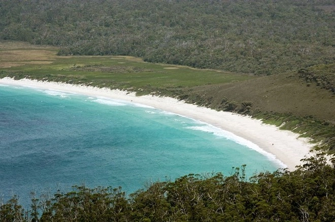 Bãi biển trăng lưỡi liềm tuyệt đẹp ở australia