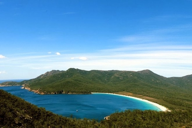 Bãi biển trăng lưỡi liềm tuyệt đẹp ở australia