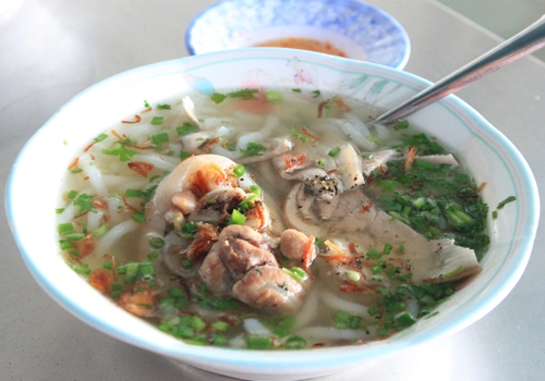 Bánh canh long hương nổi tiếng vũng tàu