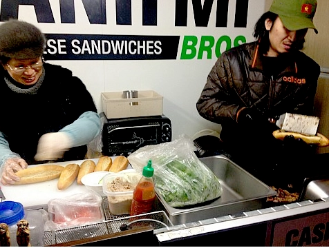 Bánh mì việt trên đường phố seoul