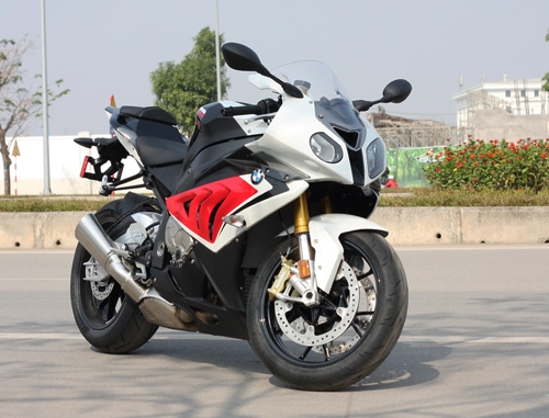 Bmw s1000rr 2014 xuât hiên tai ha nôi