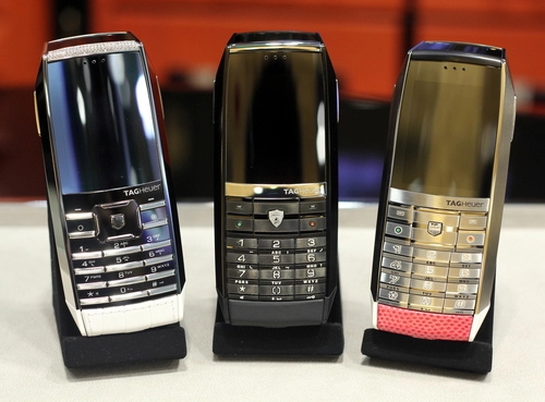 Bộ ba điện thoại độc giá trăm triệu đồng của tag heuer