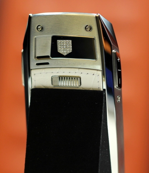 Bộ ba điện thoại độc giá trăm triệu đồng của tag heuer