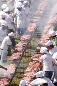 Bữa tiệc nướng 12 tấn thịt bò