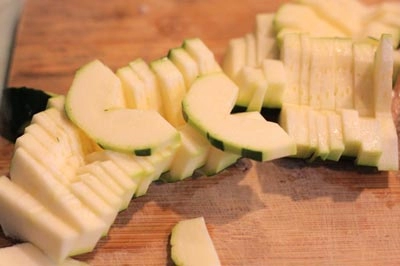 Cá sốt nấm và bí ngồi