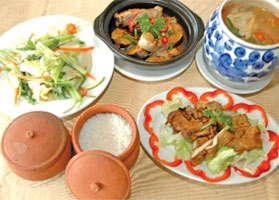 Cơm thố món ăn việt