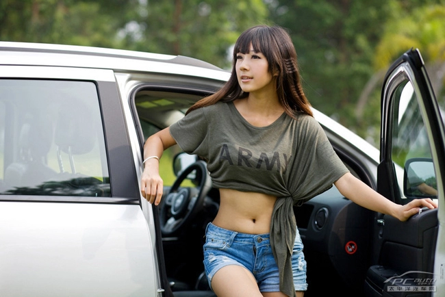 Đậm đà phong cách việt dã cũng jeep và chân dài quyến rũ