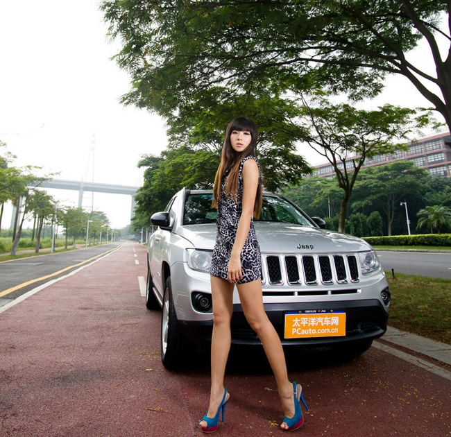 Đậm đà phong cách việt dã cũng jeep và chân dài quyến rũ