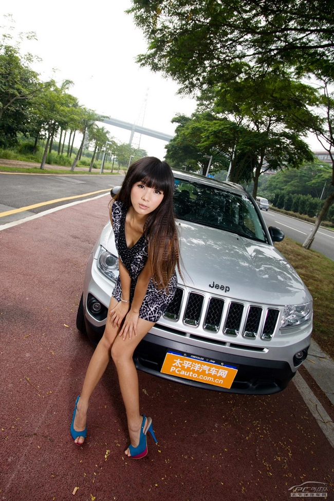 Đậm đà phong cách việt dã cũng jeep và chân dài quyến rũ