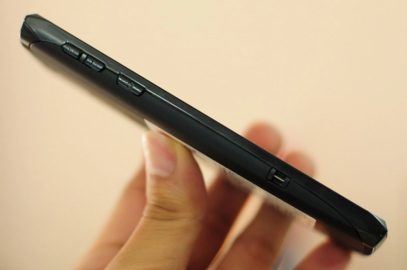 Đánh giá dòng máy giá rẻ fujitsu arrows x f02e f-02e
