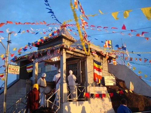 Dấu chân thánh trên đỉnh adams peak