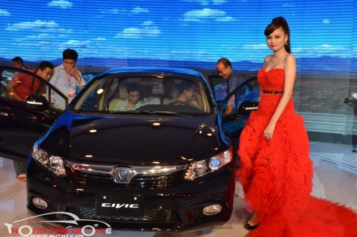 Diễm hương nổi bật tại lễ ra mắt honda civic 2012 tại hà nội