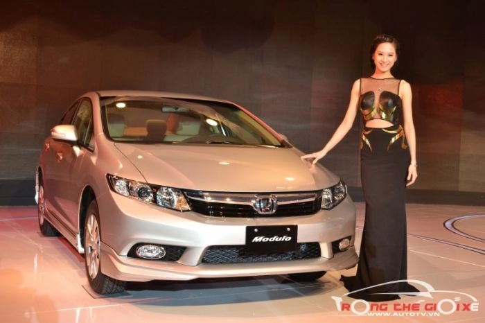 Diễm hương nổi bật tại lễ ra mắt honda civic 2012 tại hà nội