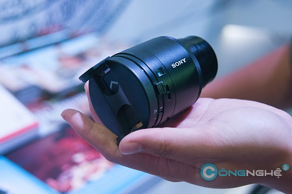 Độc đáo với ống kính tích hợp cảm biến hình ảnh sony cyber-shot qx100