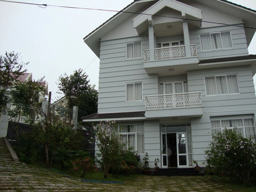 Du ngoạn cuối năm mùa bão giá