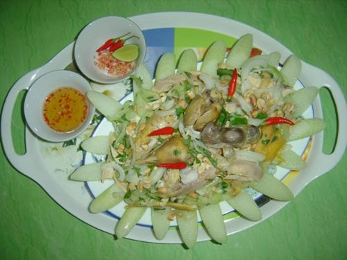 Gỏi gà trộn môn ngọt đặc sản bến tre