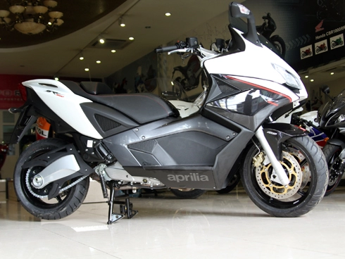 Hàng độc tay ga aprilia srv850 đầu tiên tại việt nam