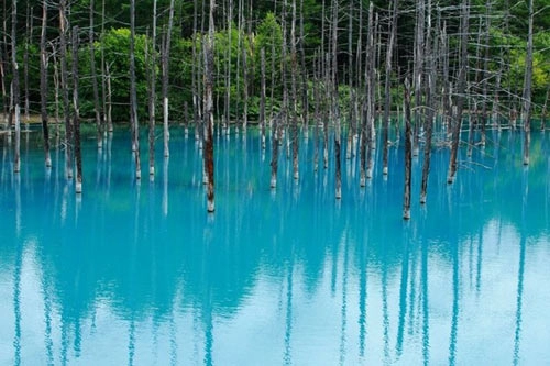 Hồ nước ma thuật đổi màu theo thời tiết